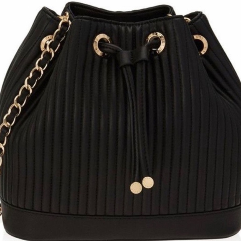 RARE VINTAGE Henri Bendel No. 7 Black Quilted Leather Drawstring Bucket Bag
